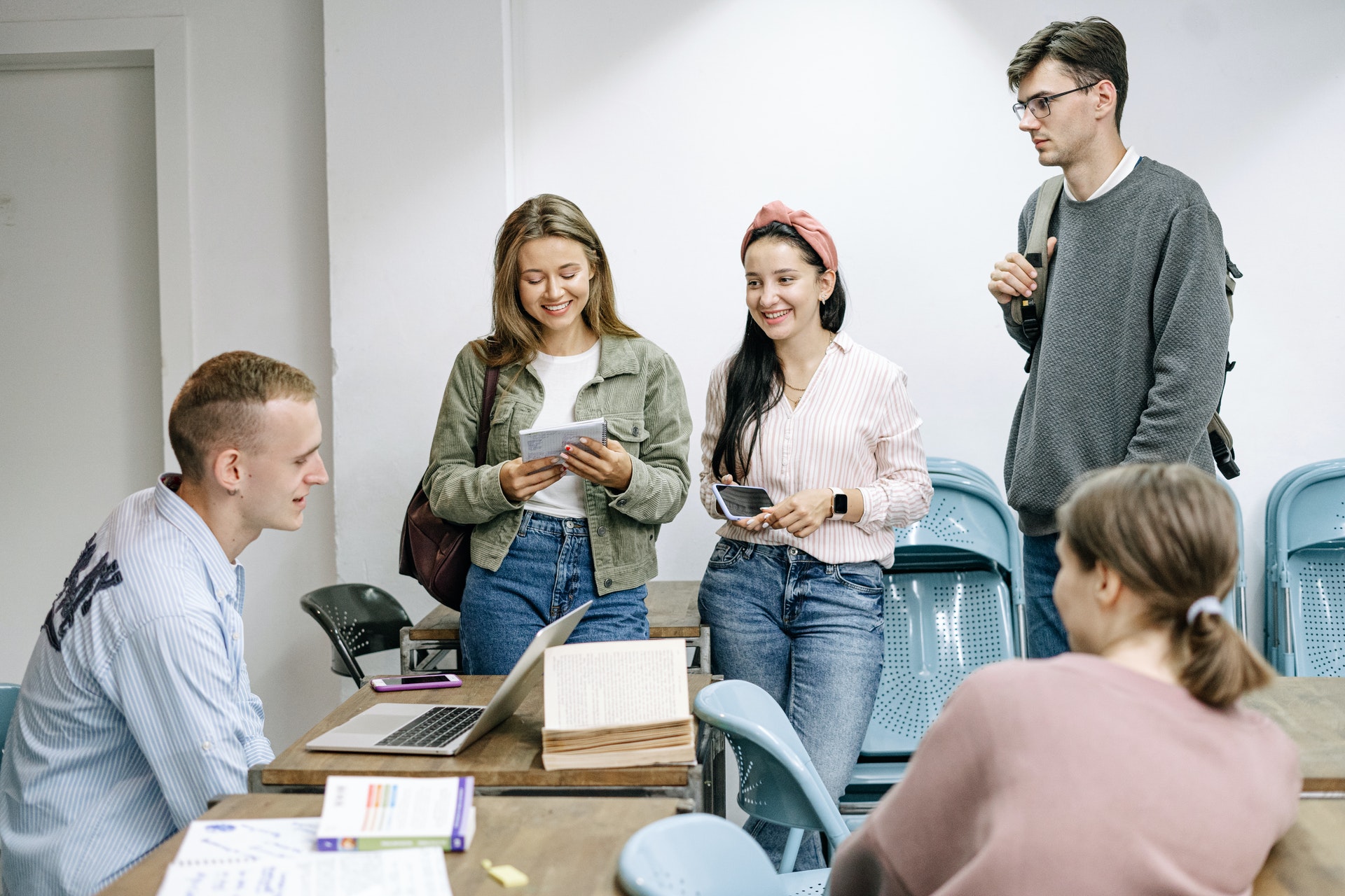 20 Team Building Activities For College Students For 2021 Scavify